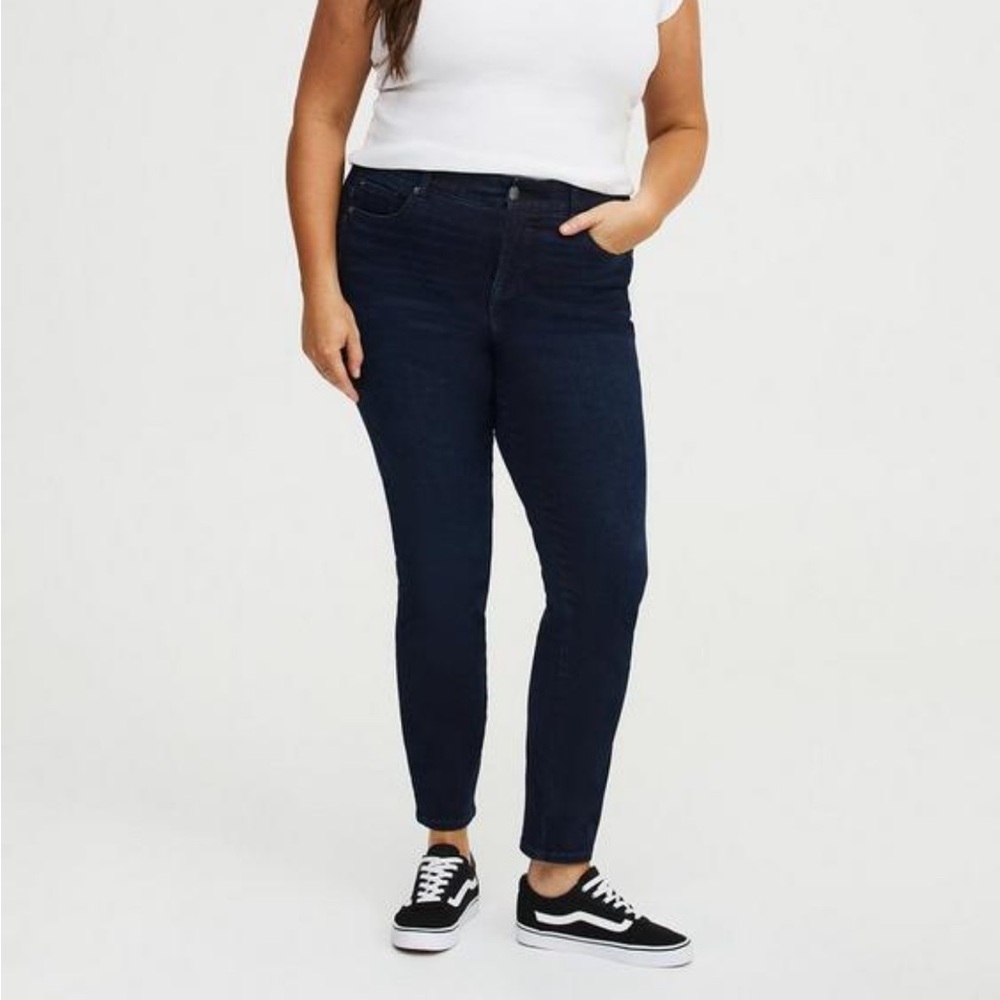 NWOT Torrid Bombshell Skinny Jeans